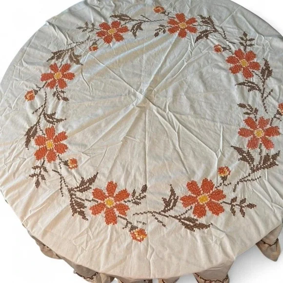 vintage Beautiful handmade embroidered tablecloth with orange flowers & ruffles - Picture 4 of 7